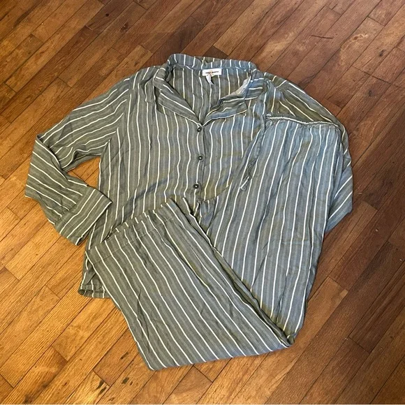 Cozy Earth Women's Soft Woven in Striped Jasper - Picture 4 of 6